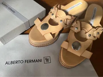 미사용 ALBERTO FERMANI 베이지 샌들