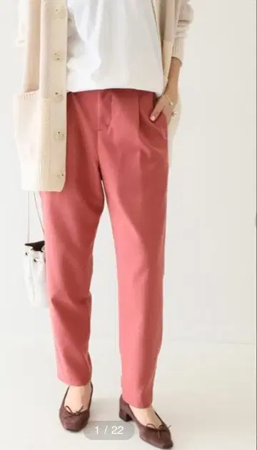 턱 들어간 핑크 슬랙스