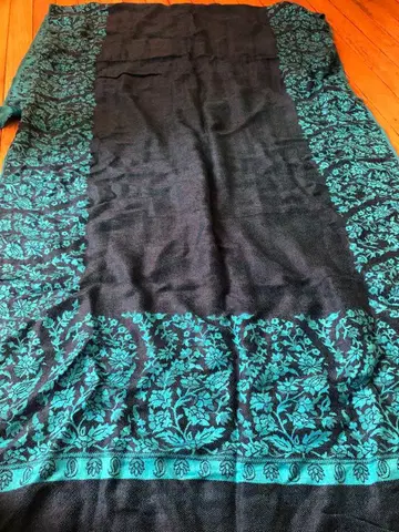 블랙과 터콰이즈 꽃무늬 스톨