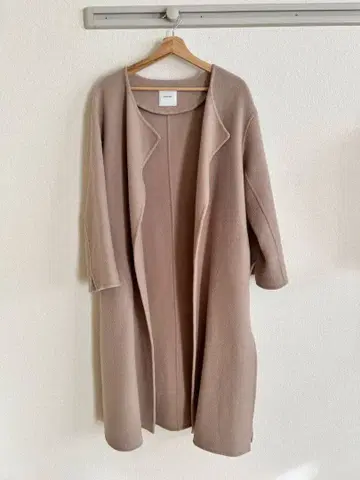 Spick & Span 베이지 롱 노카라 코트