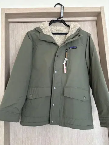 [ 새상품급 ] Patagonia 후드 부착 자켓 S 사이즈 올리브 그린