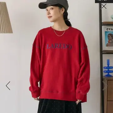 배색 스티치 자수 맨투맨