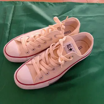 CONVERSE ALL STAR 크림색 로우컷 스니커즈