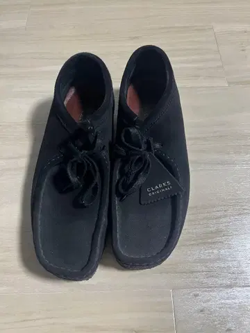 클락스 왈라비 블랙