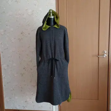 DAMACollection 후드 부착 그레이/그린 롱 원피스