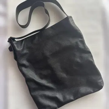 블랙 가죽 숄더백