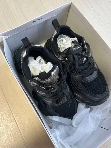 블랙 통굽 스니커즈