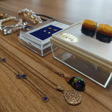 유품 정리 목걸이 브로치 귀걸이 묶음 판매!