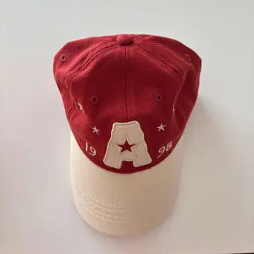 티나:조준 캡 레드&베이지