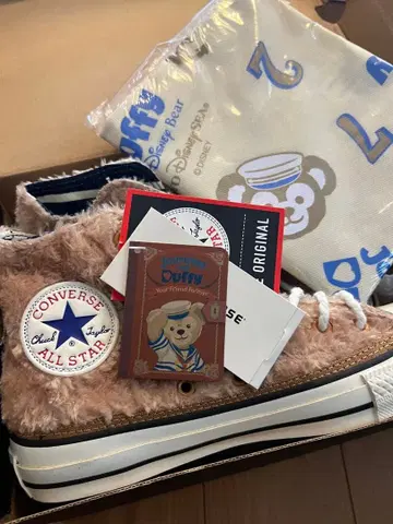 [ 미사용 새상품 ] 컨버스 더피 콜라보 스니커즈 24.5cm