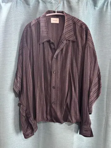 브라운 스트라이프 긴팔 셔츠