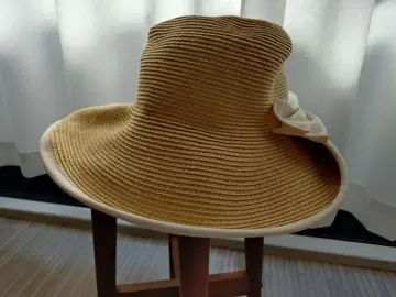 베이지 리본 포함 밀짚모자