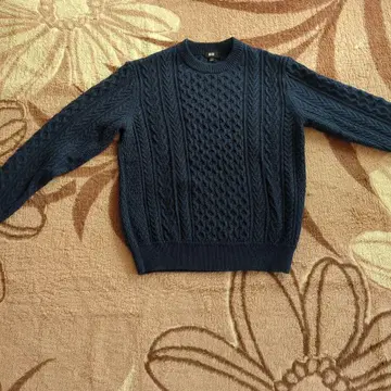 네이비 케이블 니트 스웨터