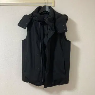 Theory 후드 부착 블랙 베스트