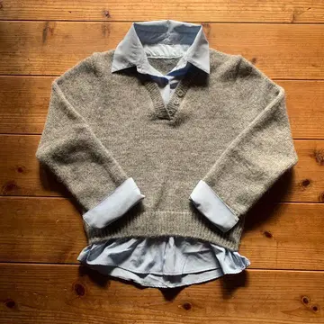 그레이 V넥 스웨터와 파랑 셔츠 포함