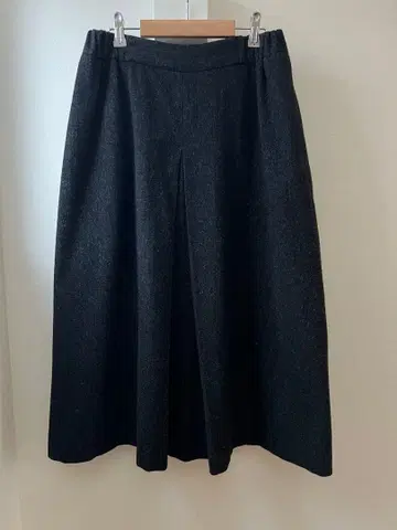 pas de calais 울 혼방 다크 그레이 플레어 스커트