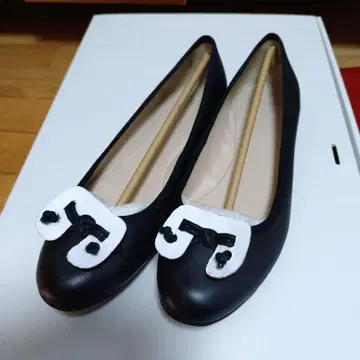 Clarks 리본 포함 발레 슈즈 블랙