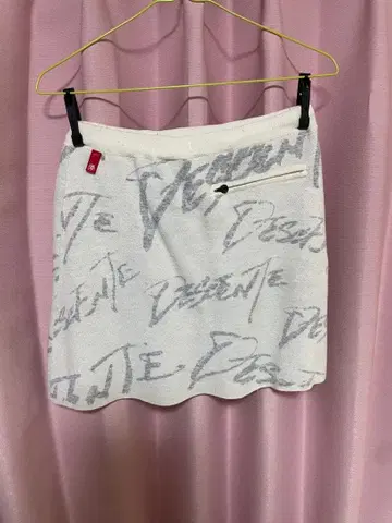 DESCENTE 로고 프린트 스커트