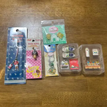 헬로키티 스트랩, 핀 배지, 미니어처 세트
