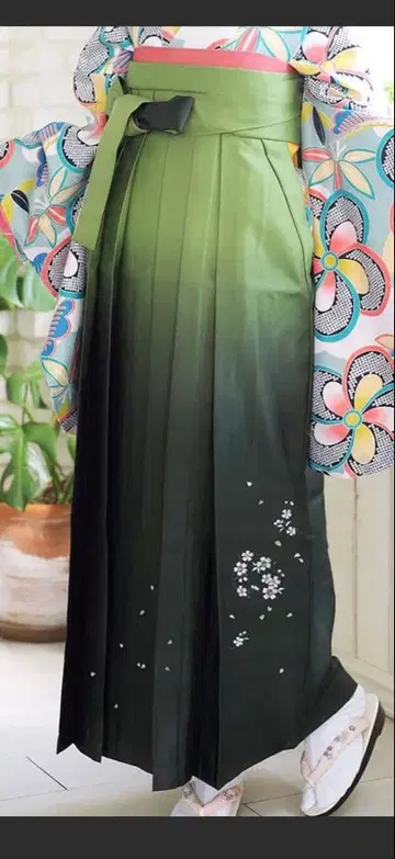 그라데이션 플리츠 하카마 (그린에서 블랙) 졸업식 대학생