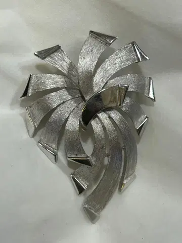 크라운 트리파리 TRIFARI 브로치 실버 컬러 액세서리