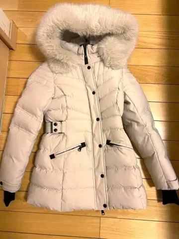 베이지 크림색 다운 자켓 퍼 포함 시착만 한 상품