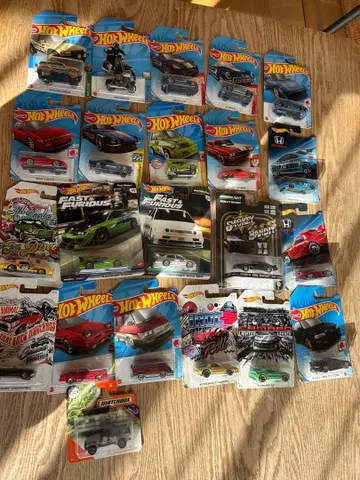 Hot Wheels 미니카 20대 세트 + 미니카 2대!