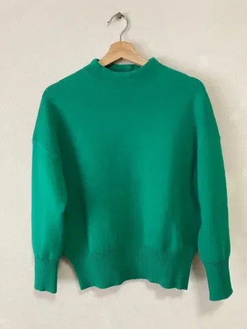 URBAN RESEARCH DOORS 깔끔한 색상의 코튼 니트 하이넥