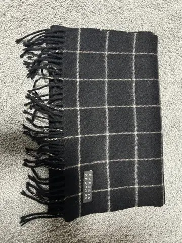 BARNEYS NEW YORK 블랙 머플러