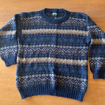페어아일 패턴 알파카 스웨터 네이비 계열