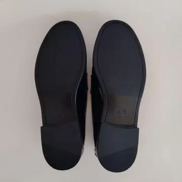 ZARA 블랙 로퍼 합성 피혁 사이즈 37 블랙 광택 있음