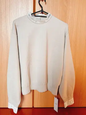 [23구] 새상품 베이지 레이스 옷깃 니트 긴팔