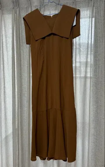 Re:EDIT 슬리브리스 롱 원피스 브라운