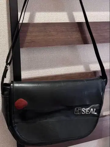 SEAL 블랙 숄더백
