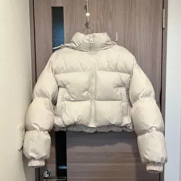 SLY 라이트 베이지 숏 기장 다운 자켓