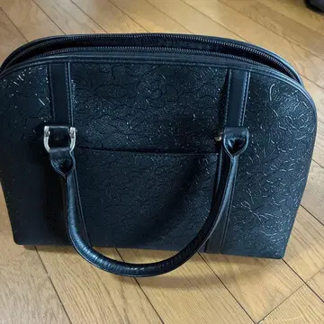 블랙 꽃무늬 엠보싱 핸드백