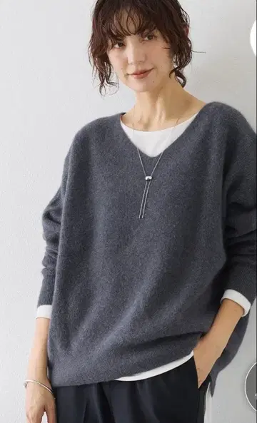 RIVE DROITE 리브 드와 헤어리 울 편직 V넥 니트