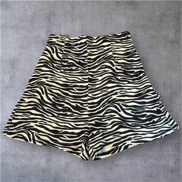 제브라 숏팬츠