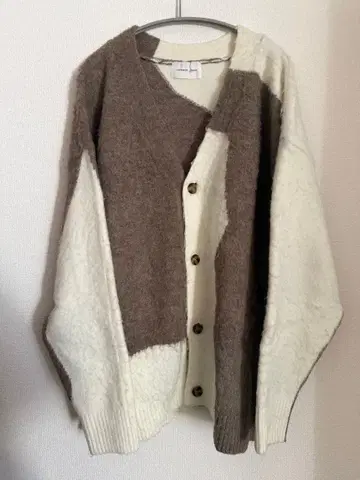 카프리시우스 르 마쥬 샤기 뉘앙스 패턴 가디건 베이지