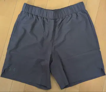 언더아머 그레이 숏팬츠 LG