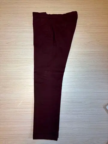 투모로우랜드 버건디 슬림핏 치노 팬츠