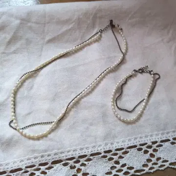 펄 목걸이와 팔찌 세트