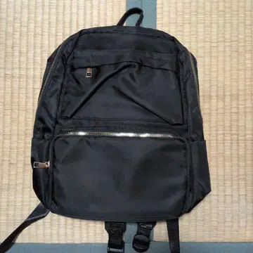 멀티 포켓 블랙 백팩