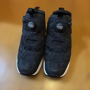 리복 인스타 펌프 블랙 스니커즈
