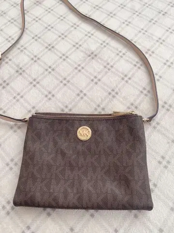 시착만 한 Michael Kors 브라운 지갑 숄더백