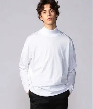 CABAN 화이트 하이넥 긴팔 T셔츠