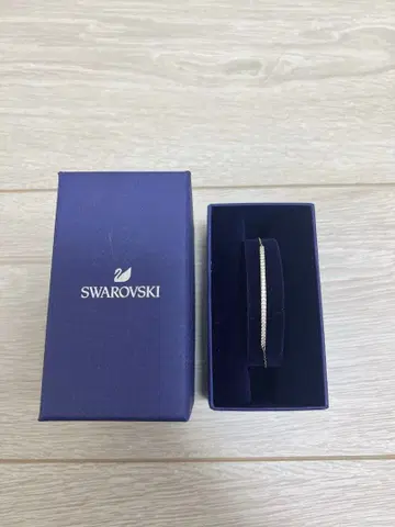 Swarovski 스톤 포함 팔찌