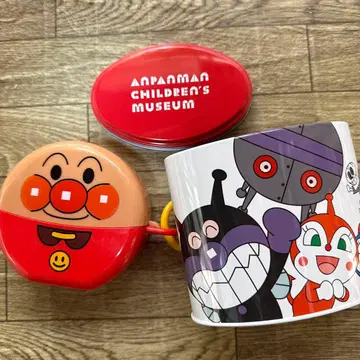 호빵맨 간식 케이스와 빈 캔