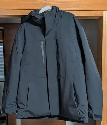 유니클로 하이브리드 다운 후드티 블랙 XL 사이즈