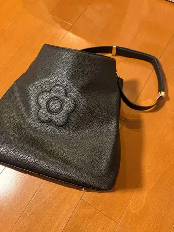 마리콴트 숄더백 꽃 모티브